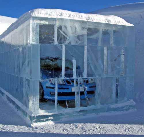冰雪旅馆里怎么能少得了冰雪车库呢